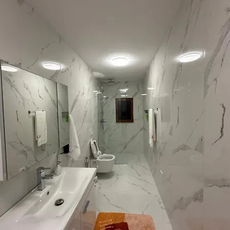 Elezi Centre Апартаменты *