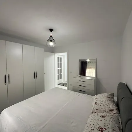 Апартаменты Elezi Centre *